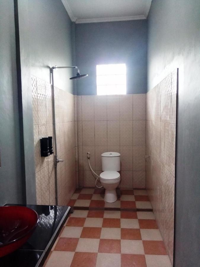 Kurnia Homestay Ternate Exterior photo
