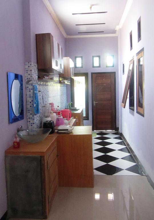 Kurnia Homestay Ternate Exterior photo