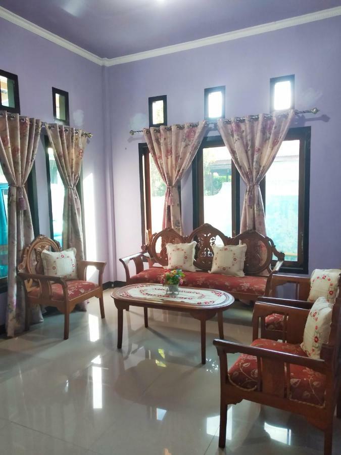 Kurnia Homestay Ternate Exterior photo